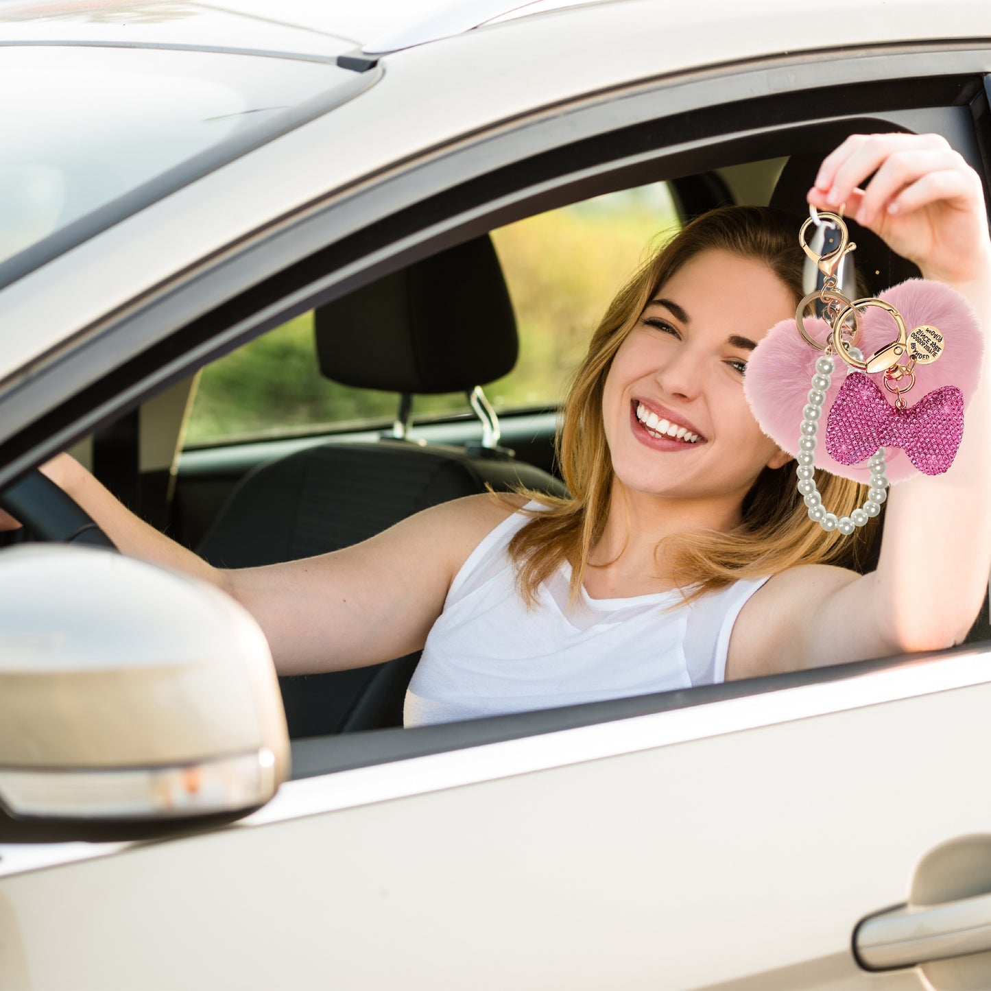iAccessories Faux Fur Heart & Rhinestone Bow Keychain – Pink Edition - iAccessories